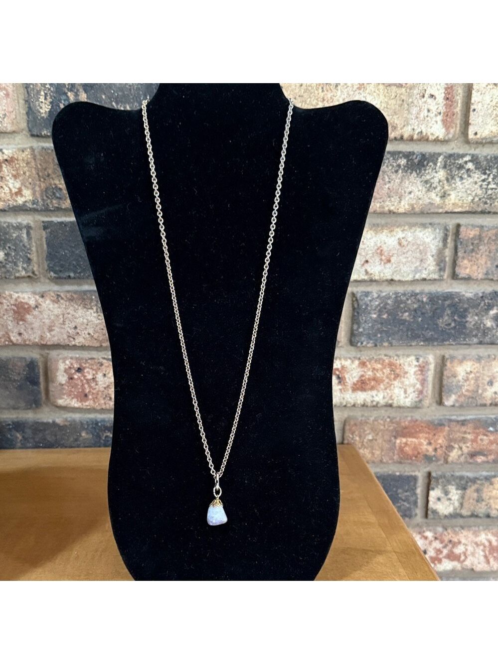 Vintage polished Amethyst stone pendant necklace in gold tone chain